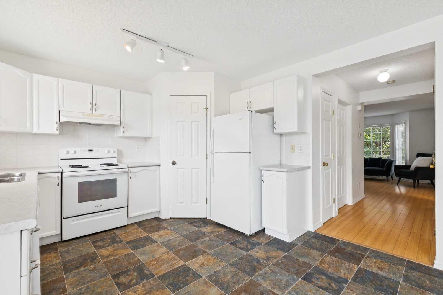 25 Coville Gardens NE
