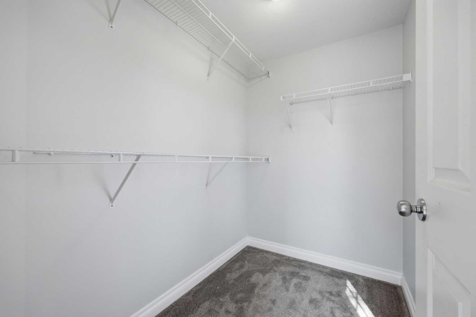 172 Somme Manor SW