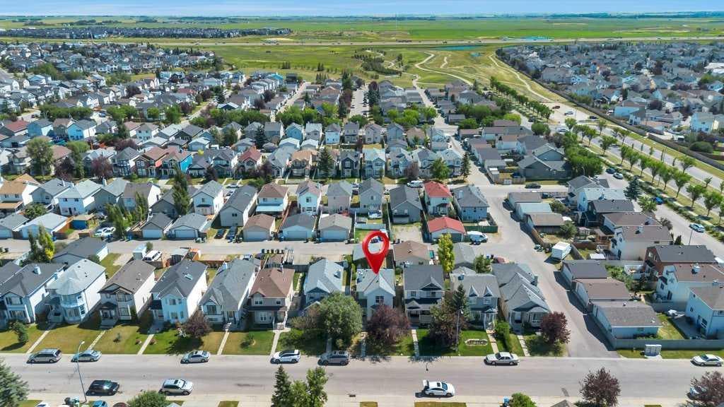 118 Tarington Close NE