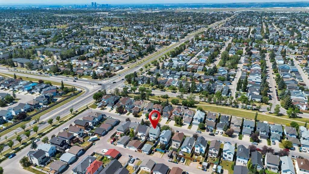 118 Tarington Close NE