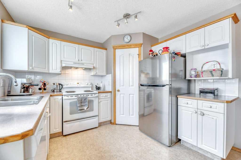 118 Tarington Close NE