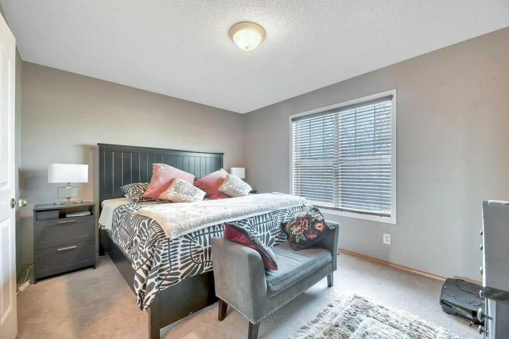 118 Tarington Close NE