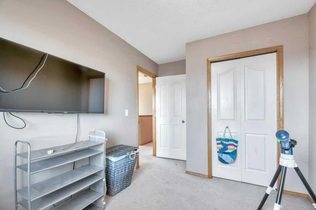 118 Tarington Close NE