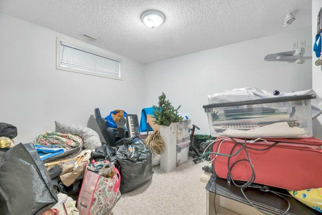 118 Tarington Close NE
