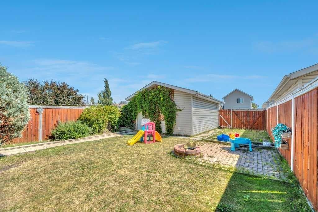 118 Tarington Close NE