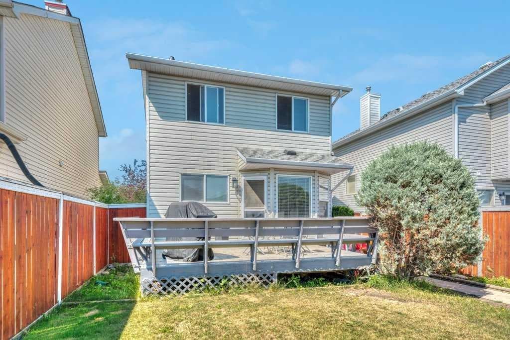 118 Tarington Close NE