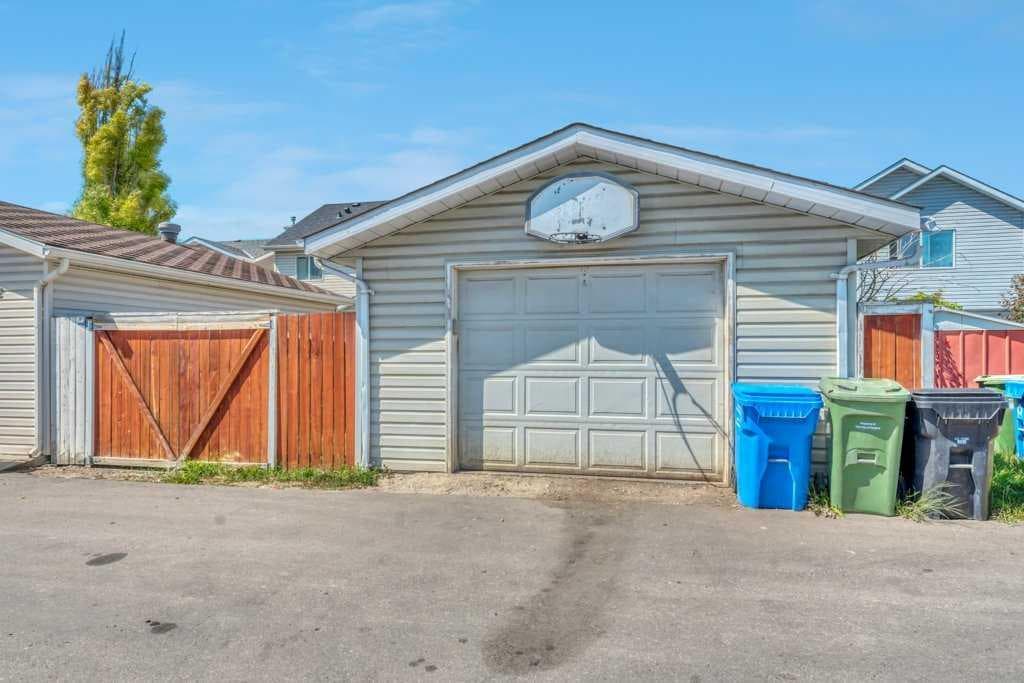 118 Tarington Close NE