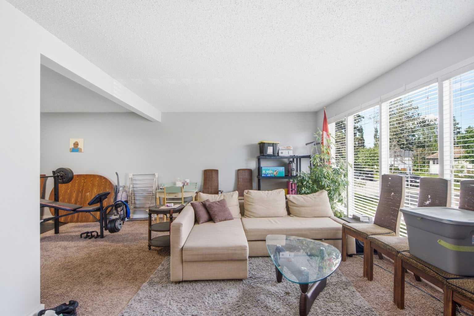 196 Gordon Drive SW