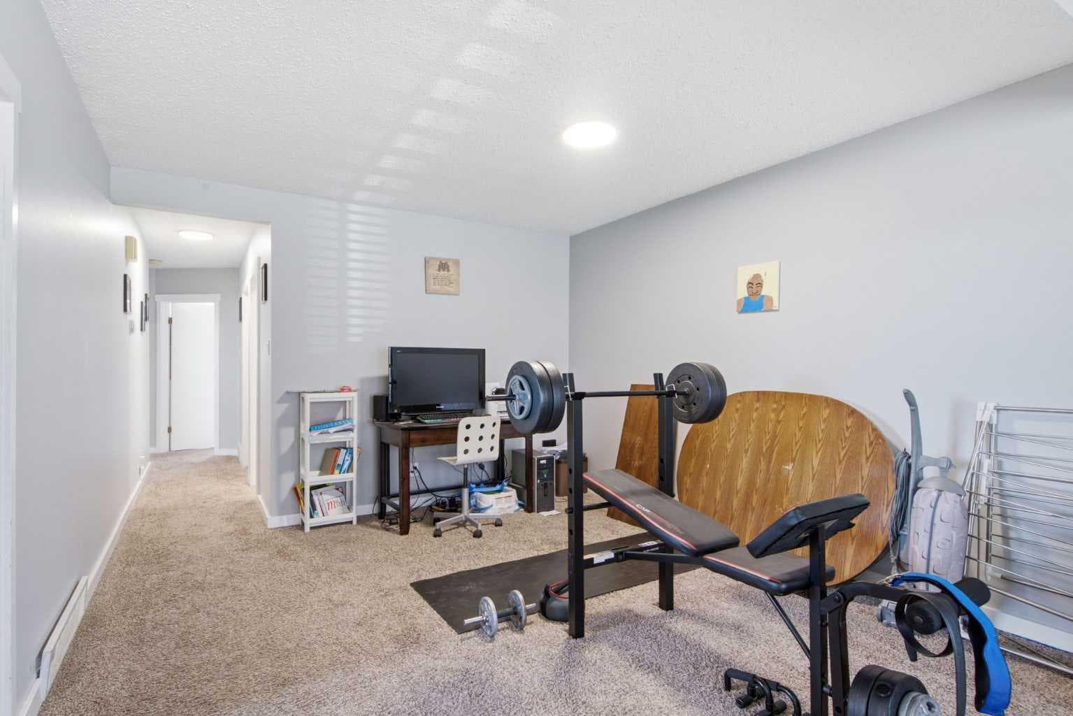 196 Gordon Drive SW