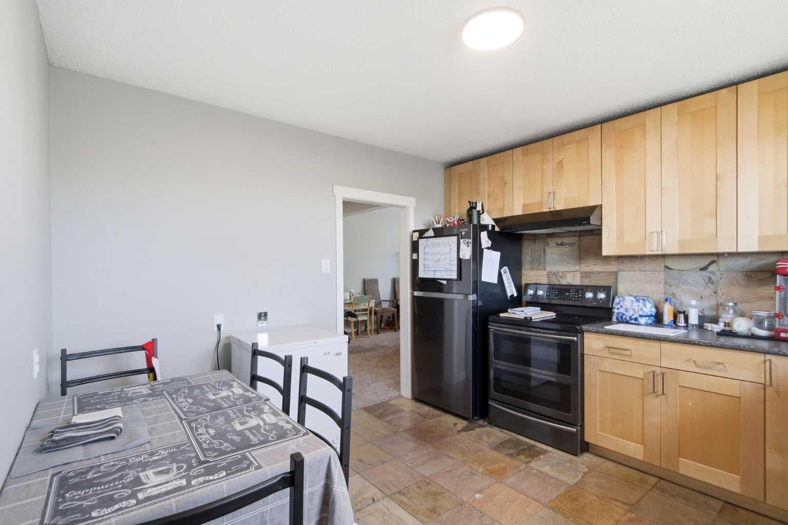 196 Gordon Drive SW