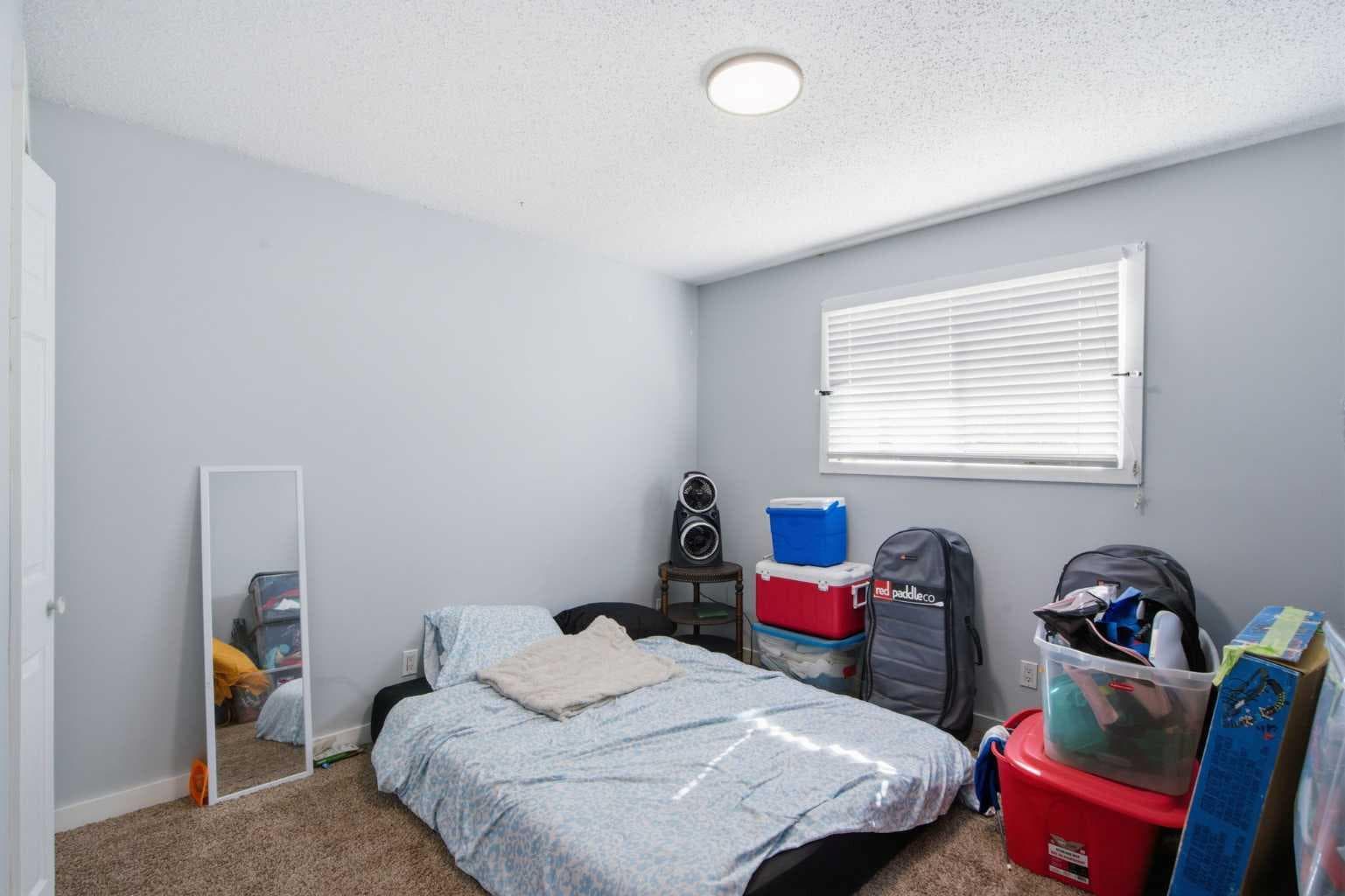 196 Gordon Drive SW
