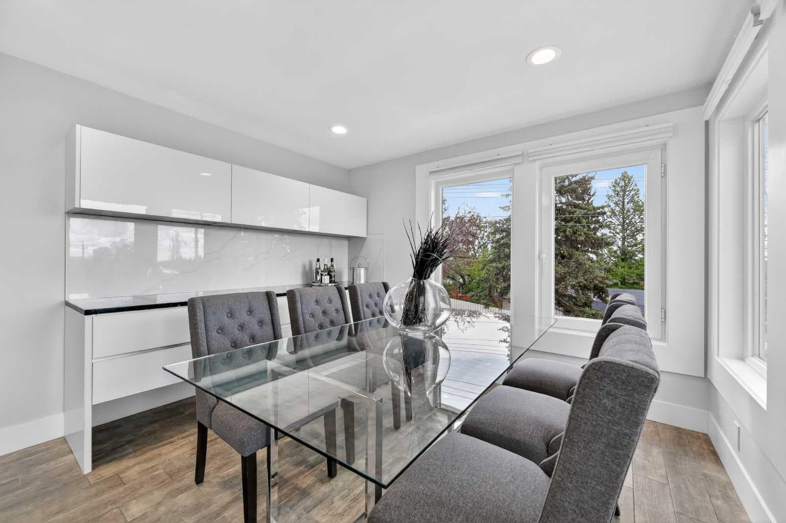 11 Selkirk Drive SW