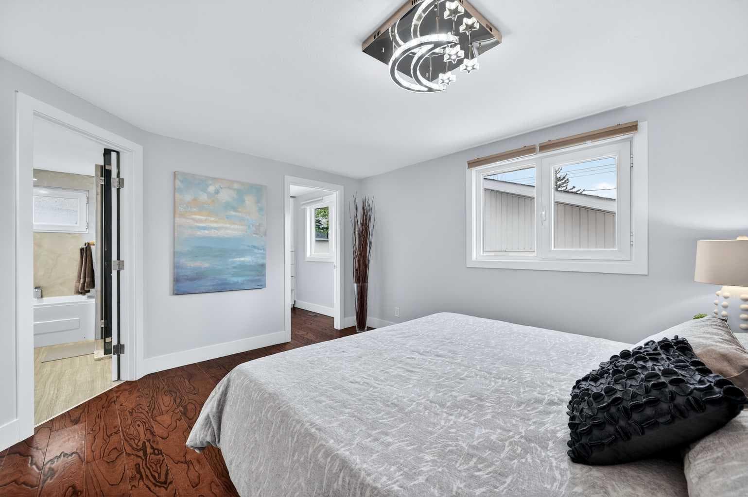 11 Selkirk Drive SW
