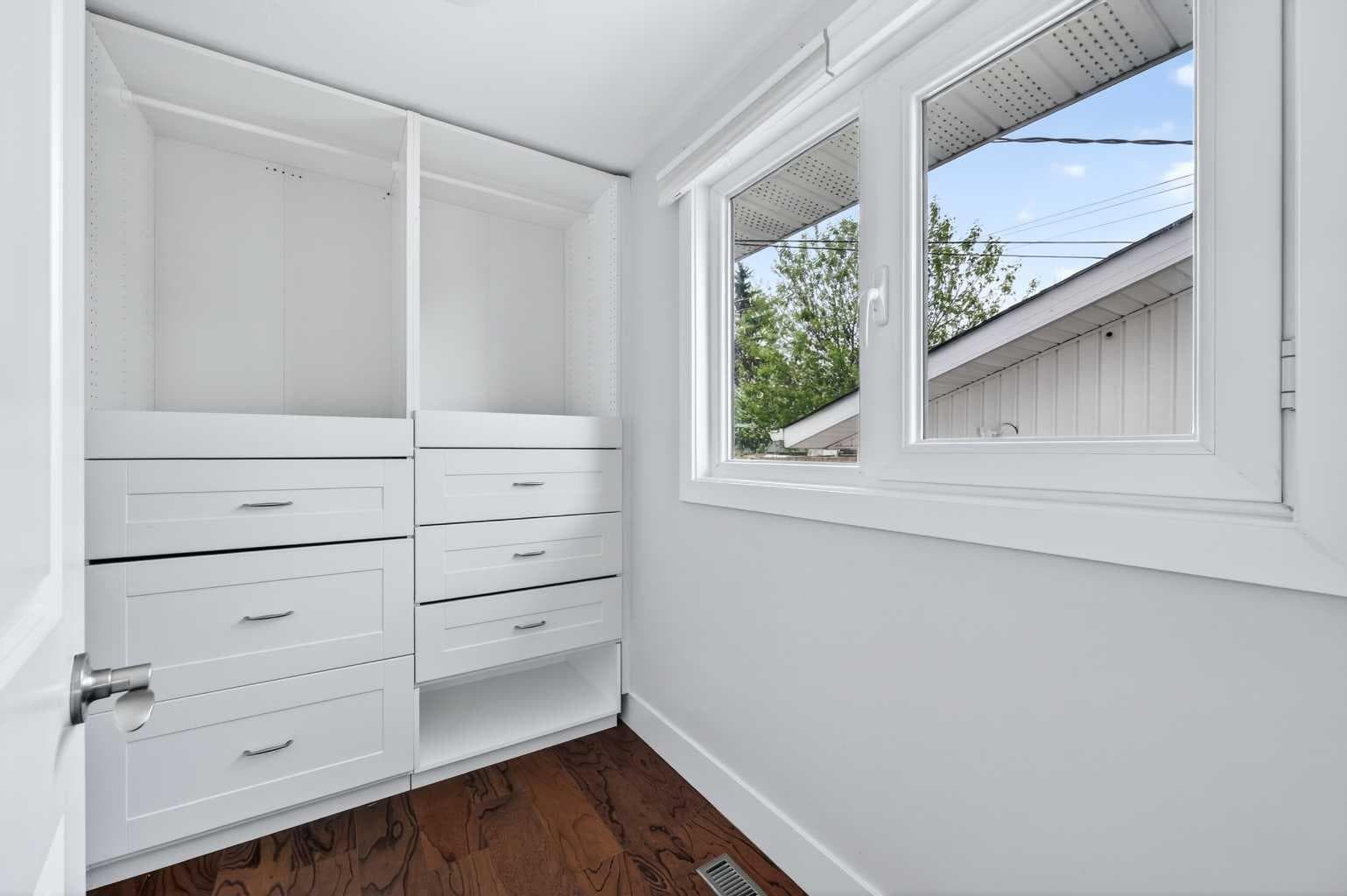 11 Selkirk Drive SW