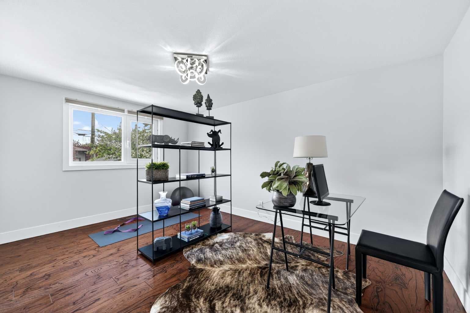 11 Selkirk Drive SW