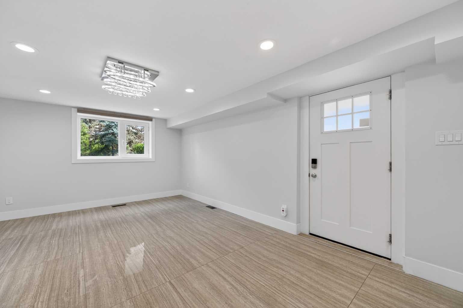 11 Selkirk Drive SW