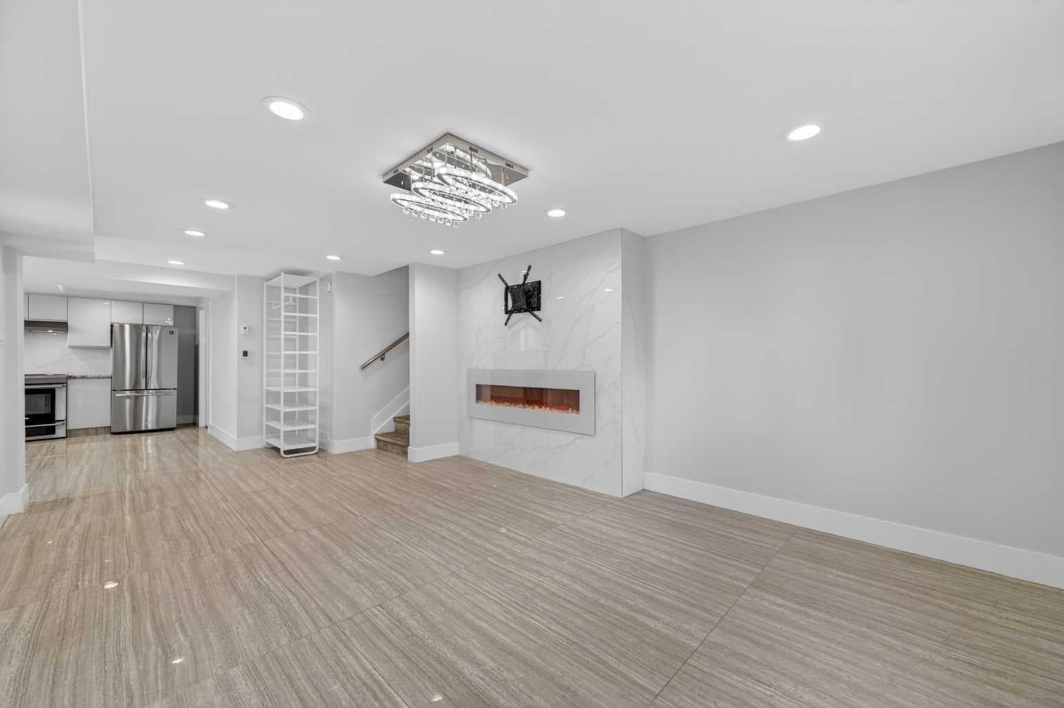 11 Selkirk Drive SW
