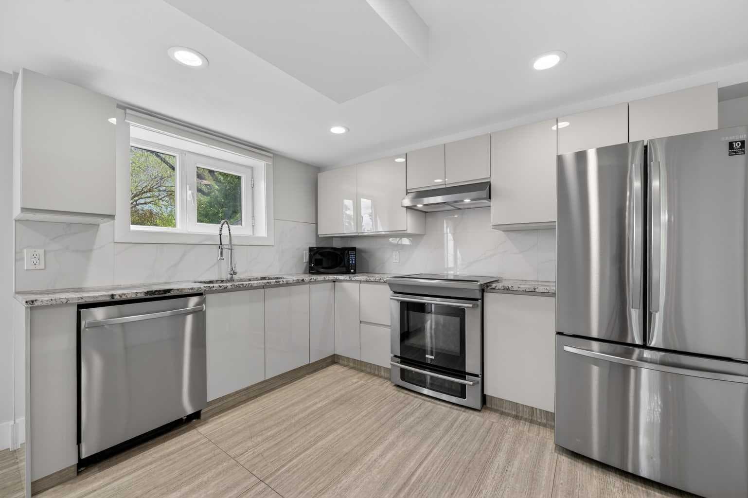 11 Selkirk Drive SW