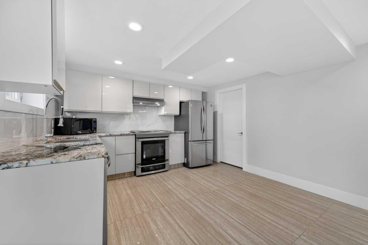 11 Selkirk Drive SW