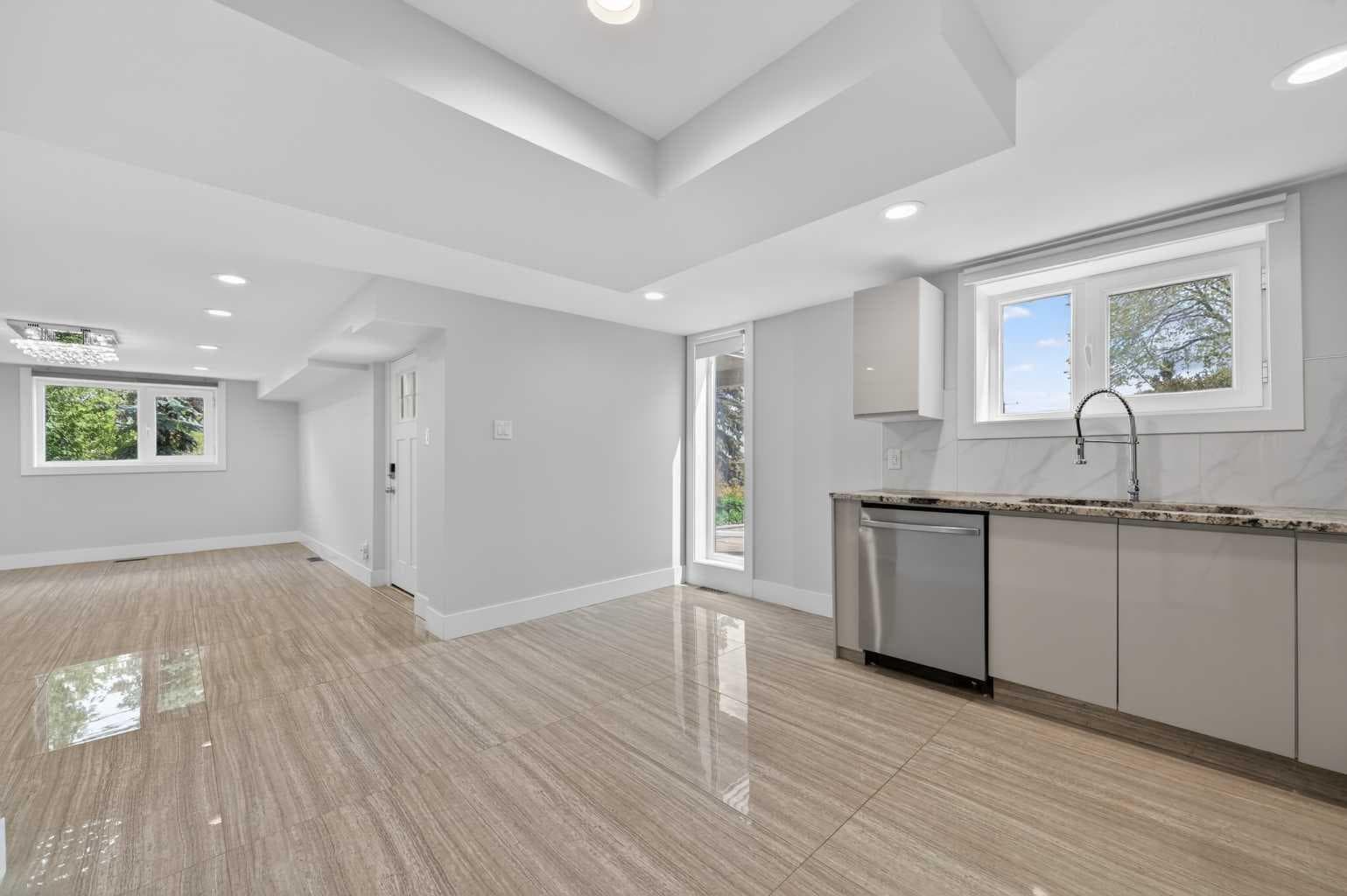 11 Selkirk Drive SW