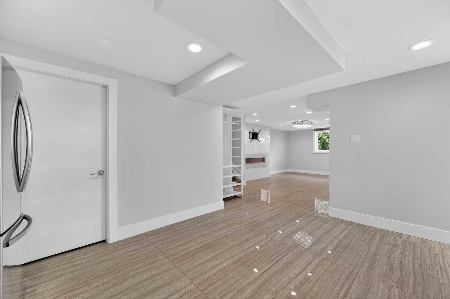 11 Selkirk Drive SW