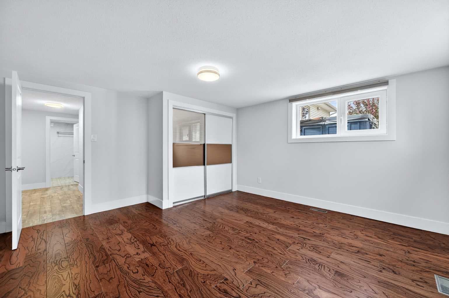 11 Selkirk Drive SW