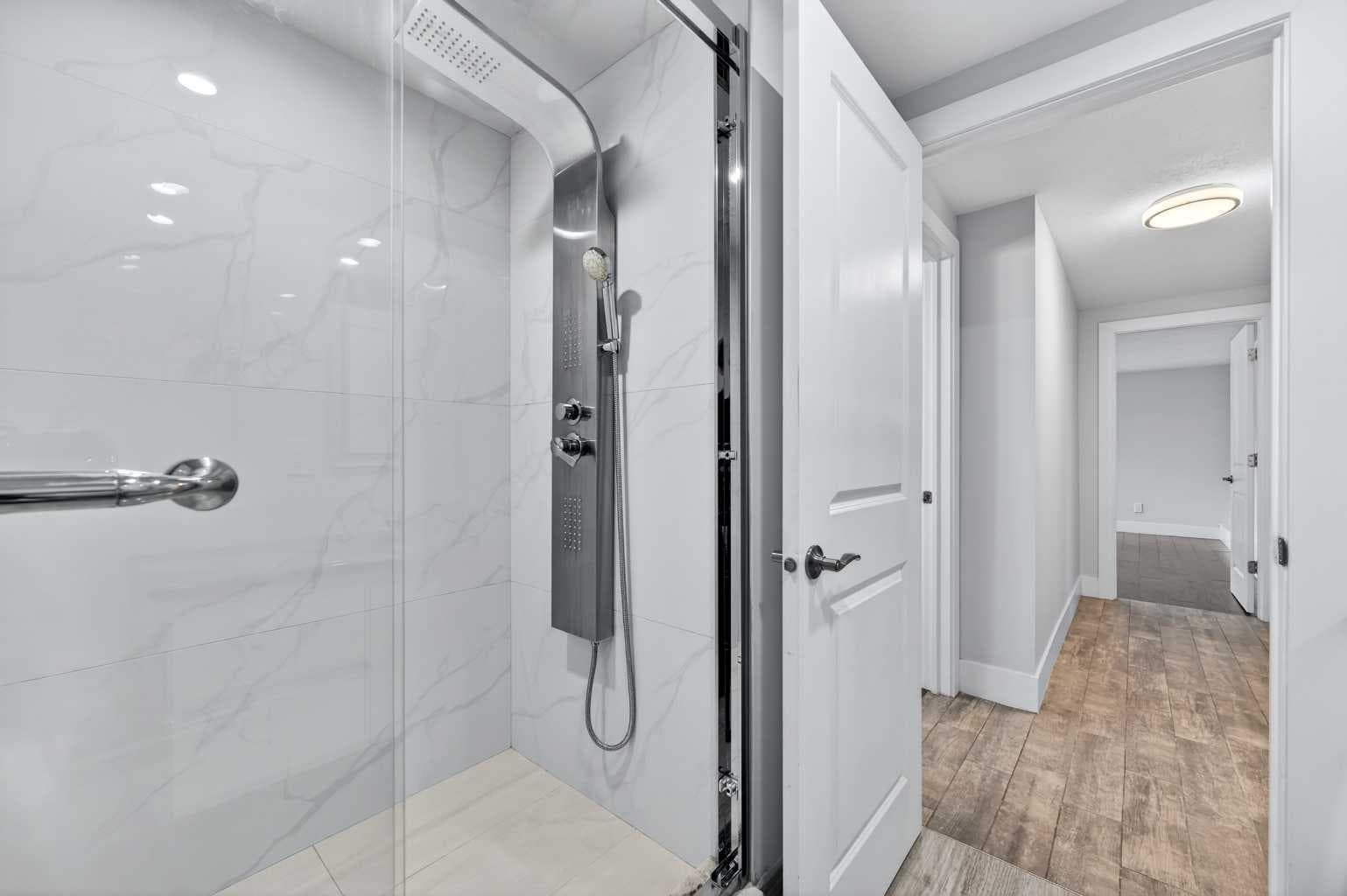 11 Selkirk Drive SW