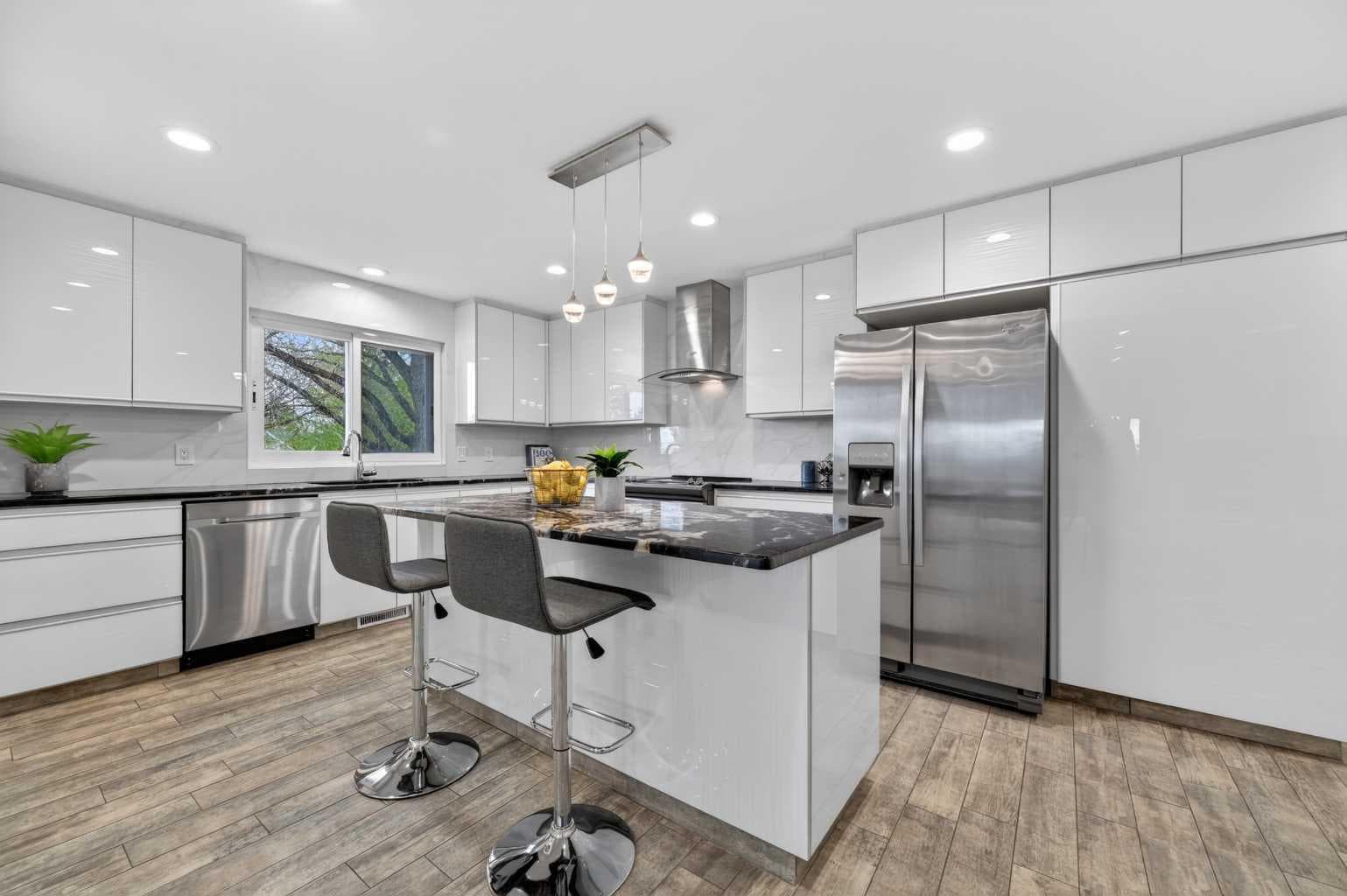11 Selkirk Drive SW