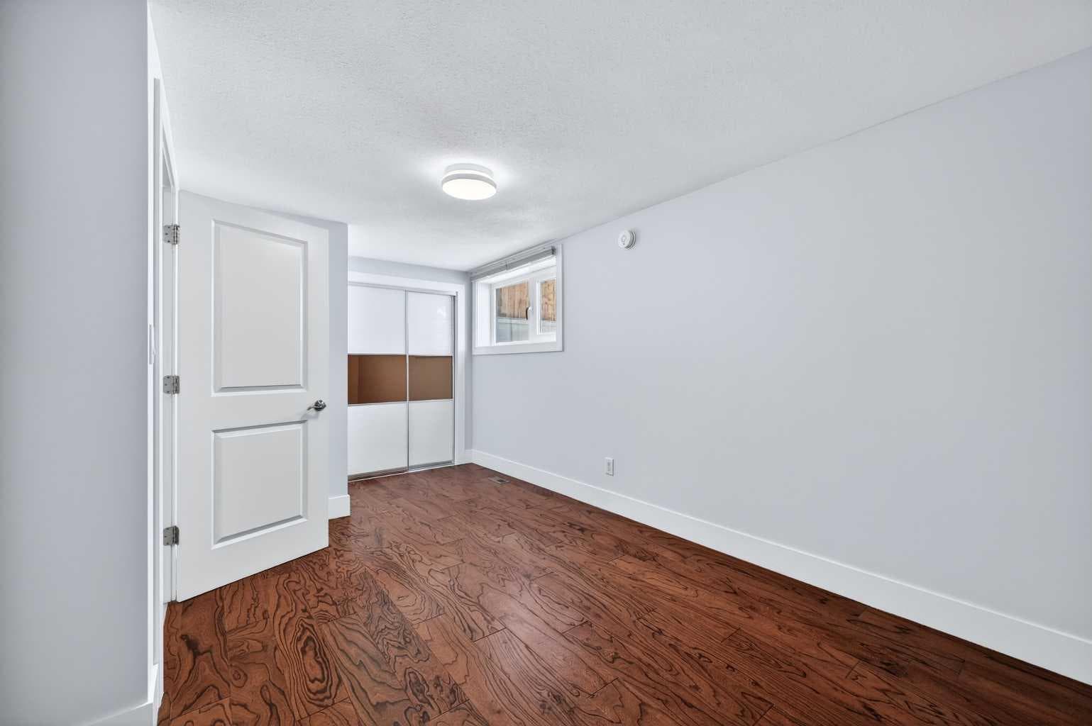 11 Selkirk Drive SW