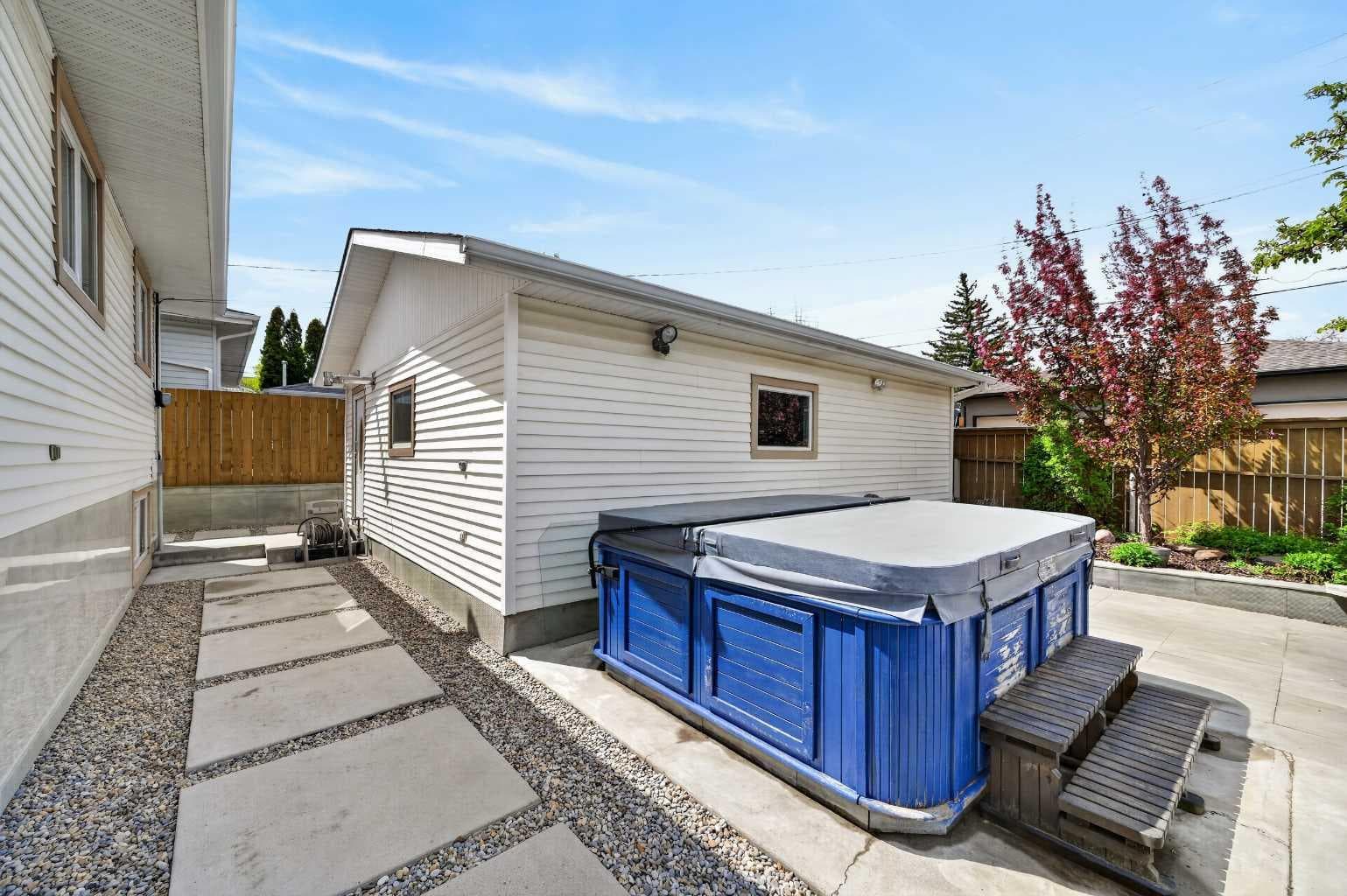 11 Selkirk Drive SW