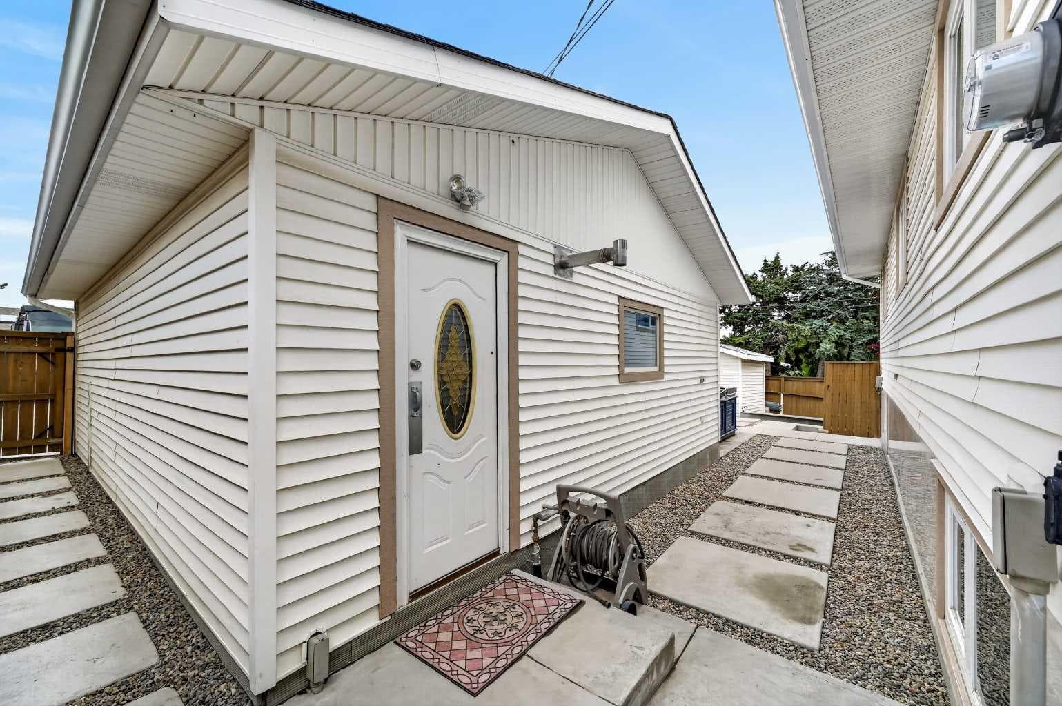 11 Selkirk Drive SW