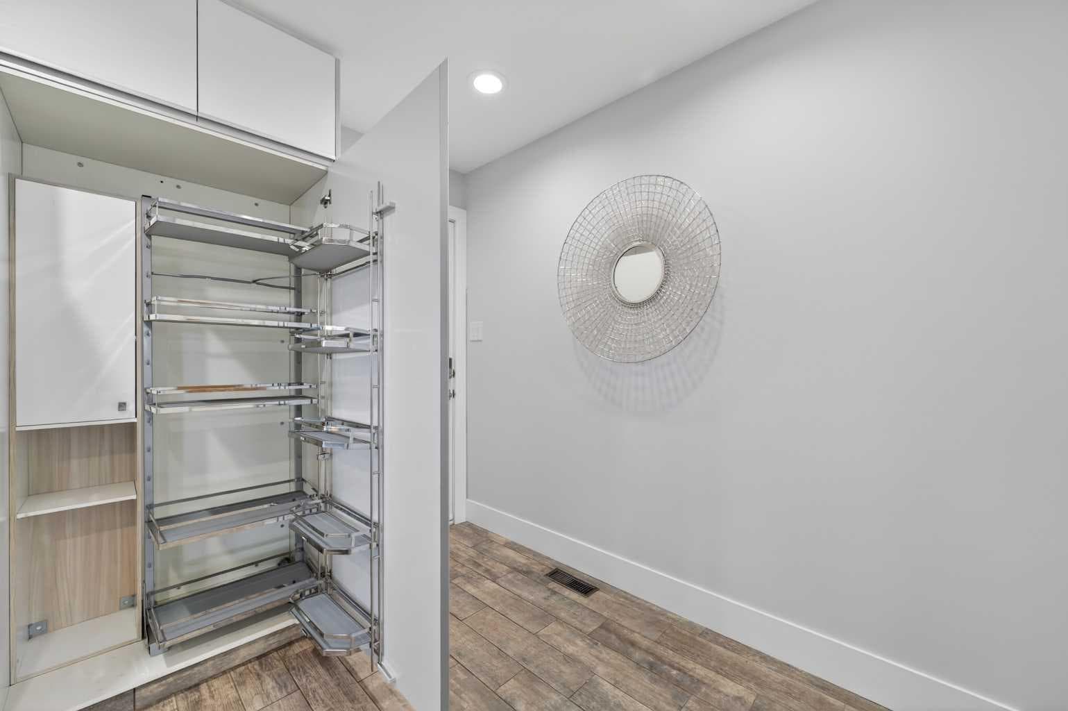 11 Selkirk Drive SW
