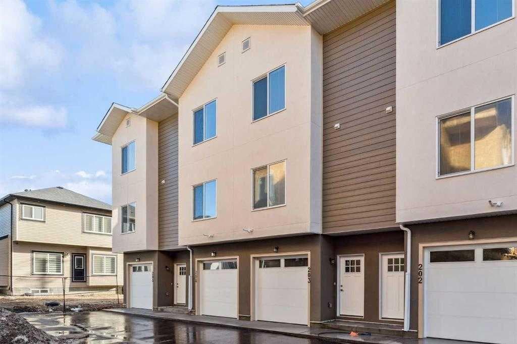 203, 95 Saddlecrest Circle NE