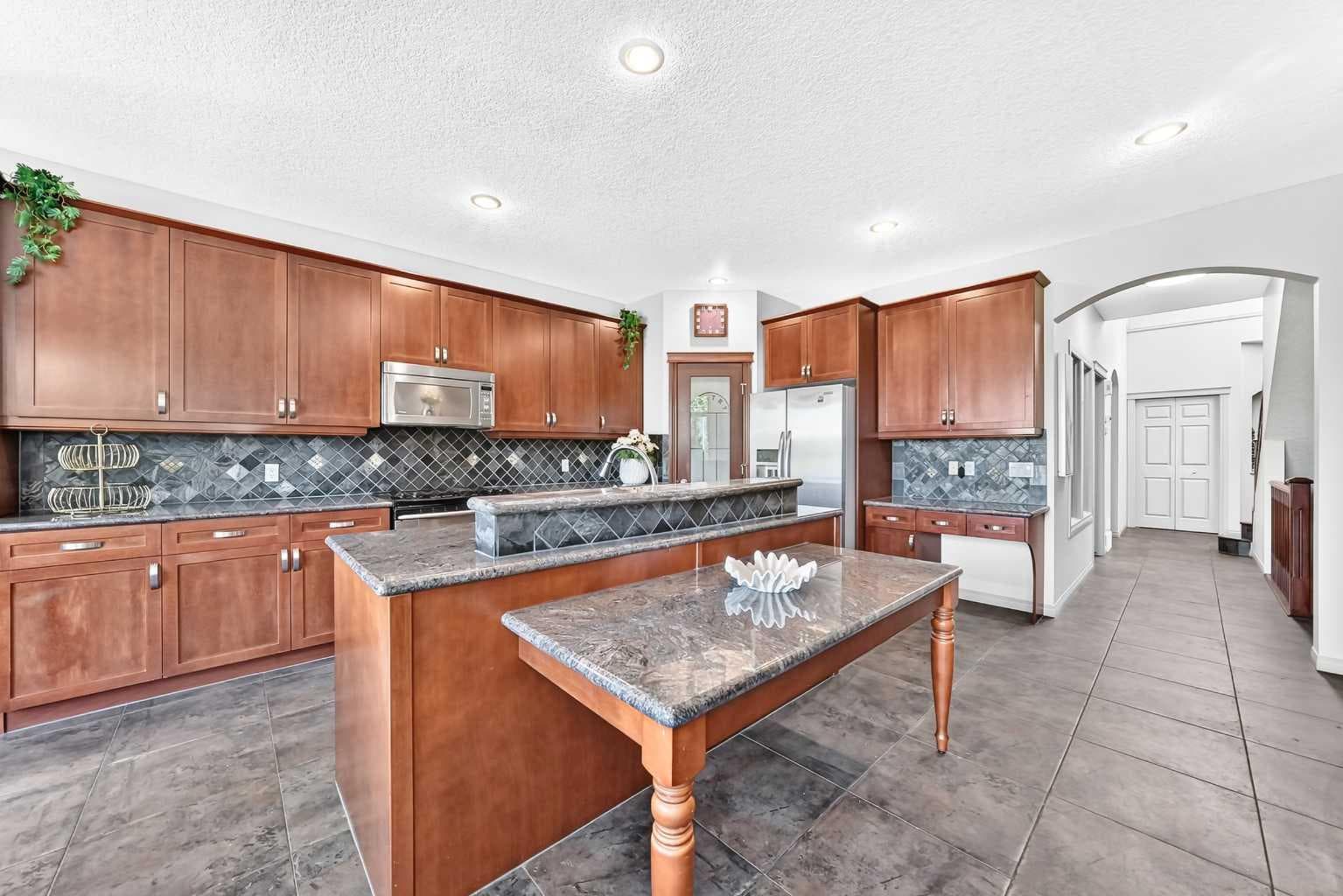 14 Springborough Crescent SW