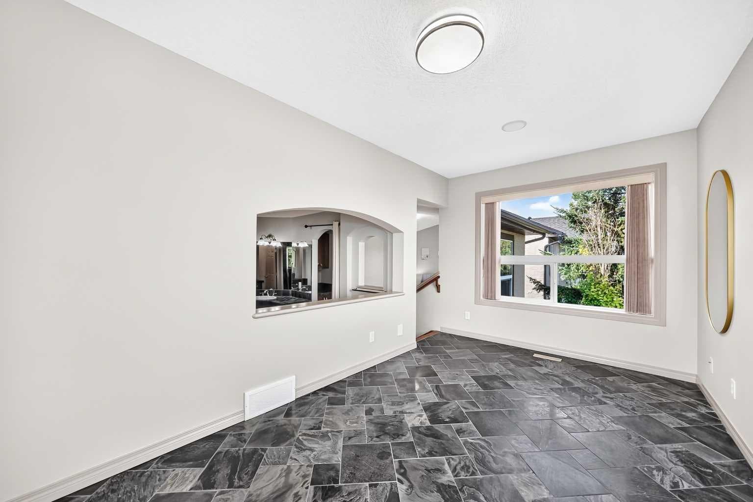 14 Springborough Crescent SW