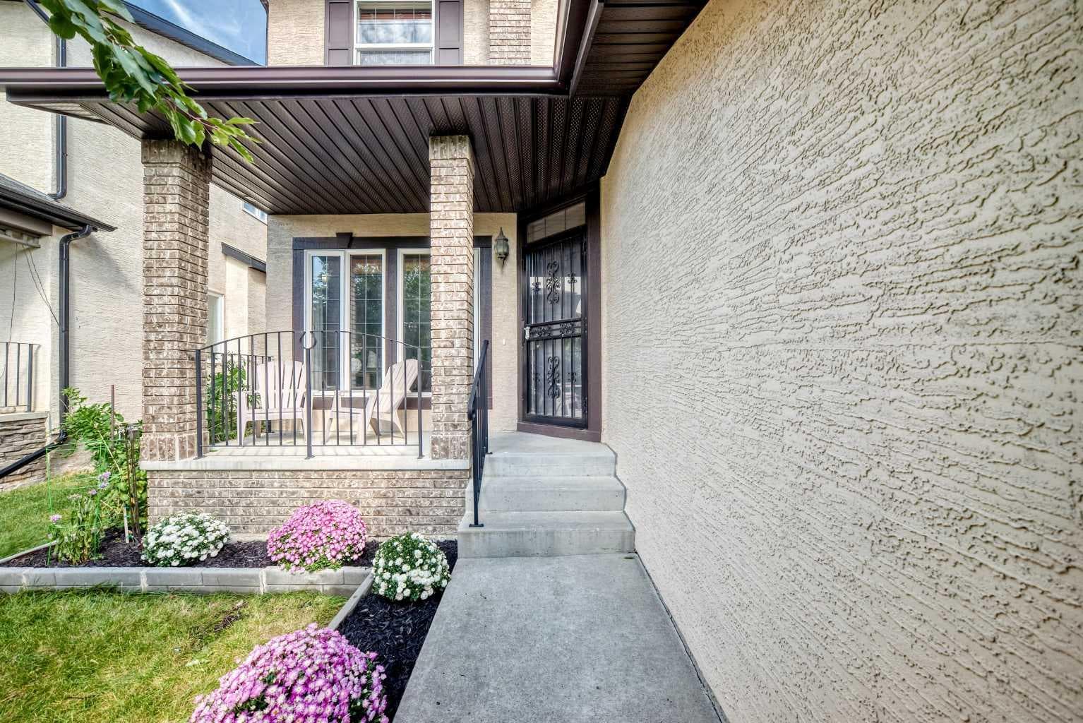 14 Springborough Crescent SW