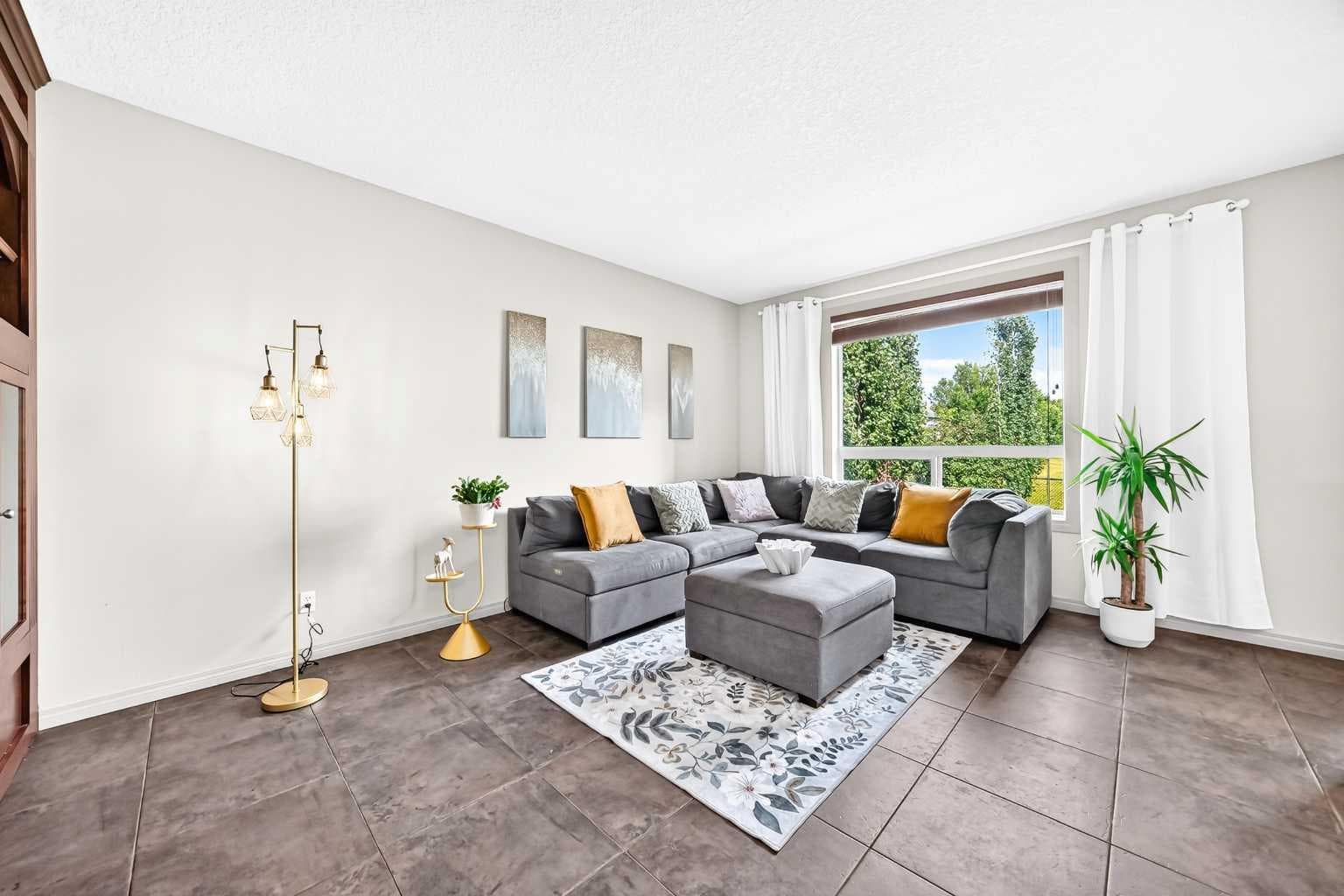 14 Springborough Crescent SW