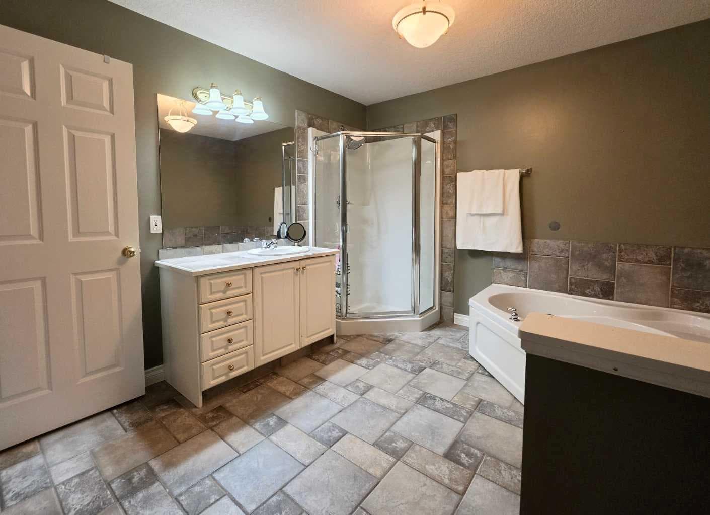 672 Killarney Glen Court SW