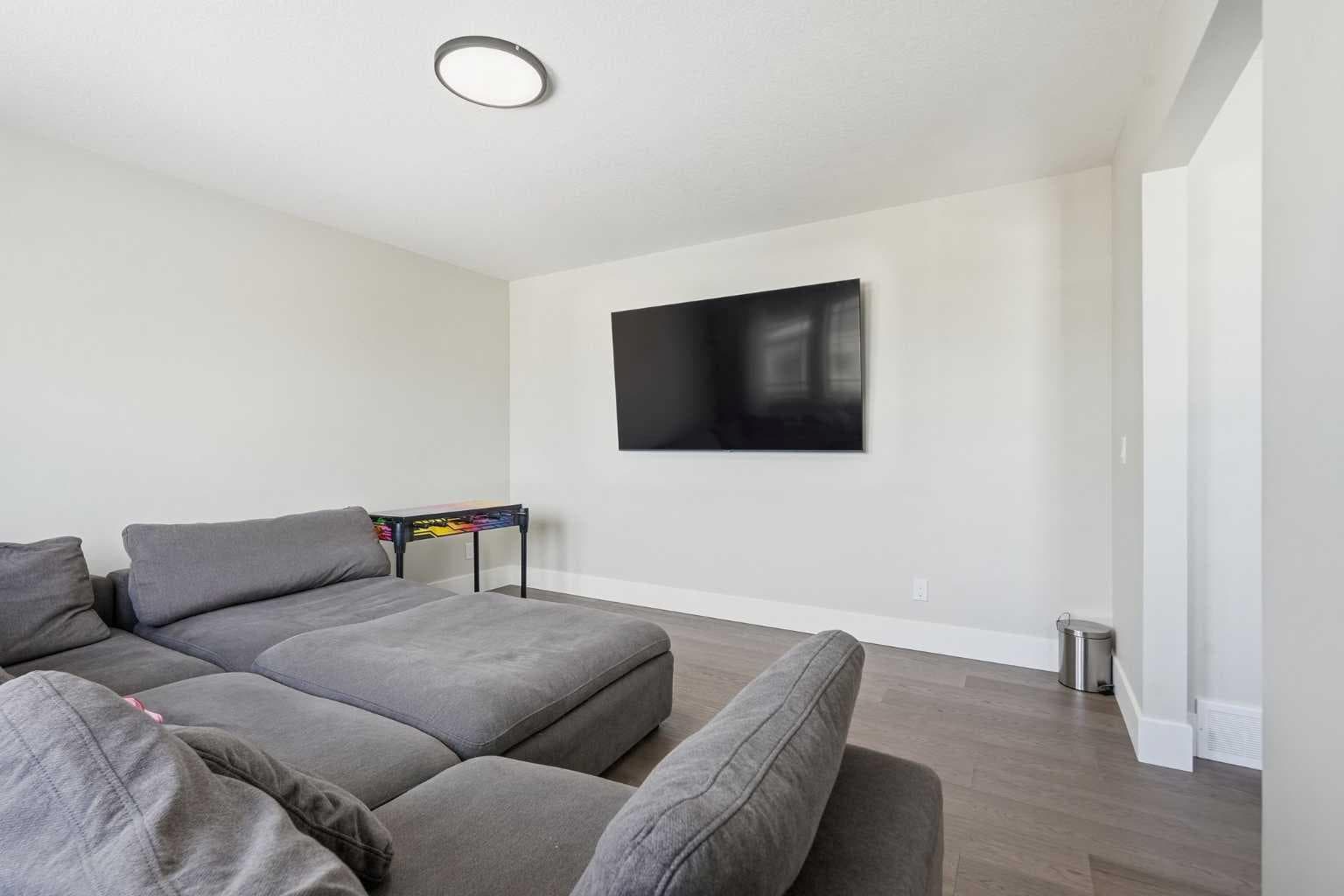 74 Alpine Gardens SW