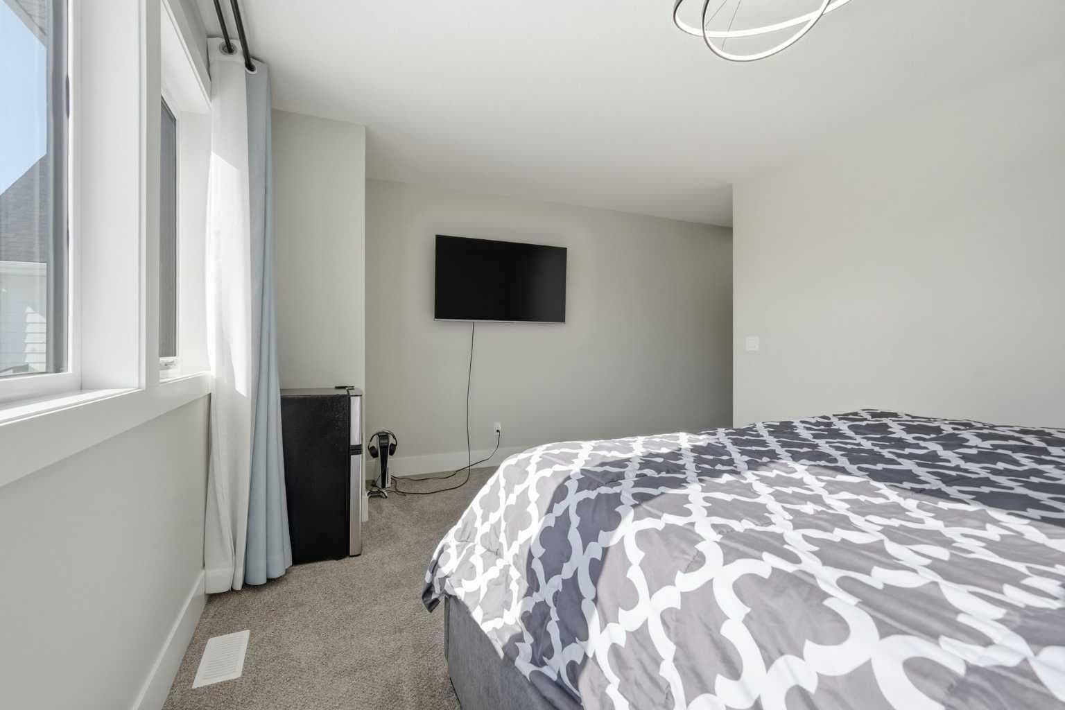 74 Alpine Gardens SW