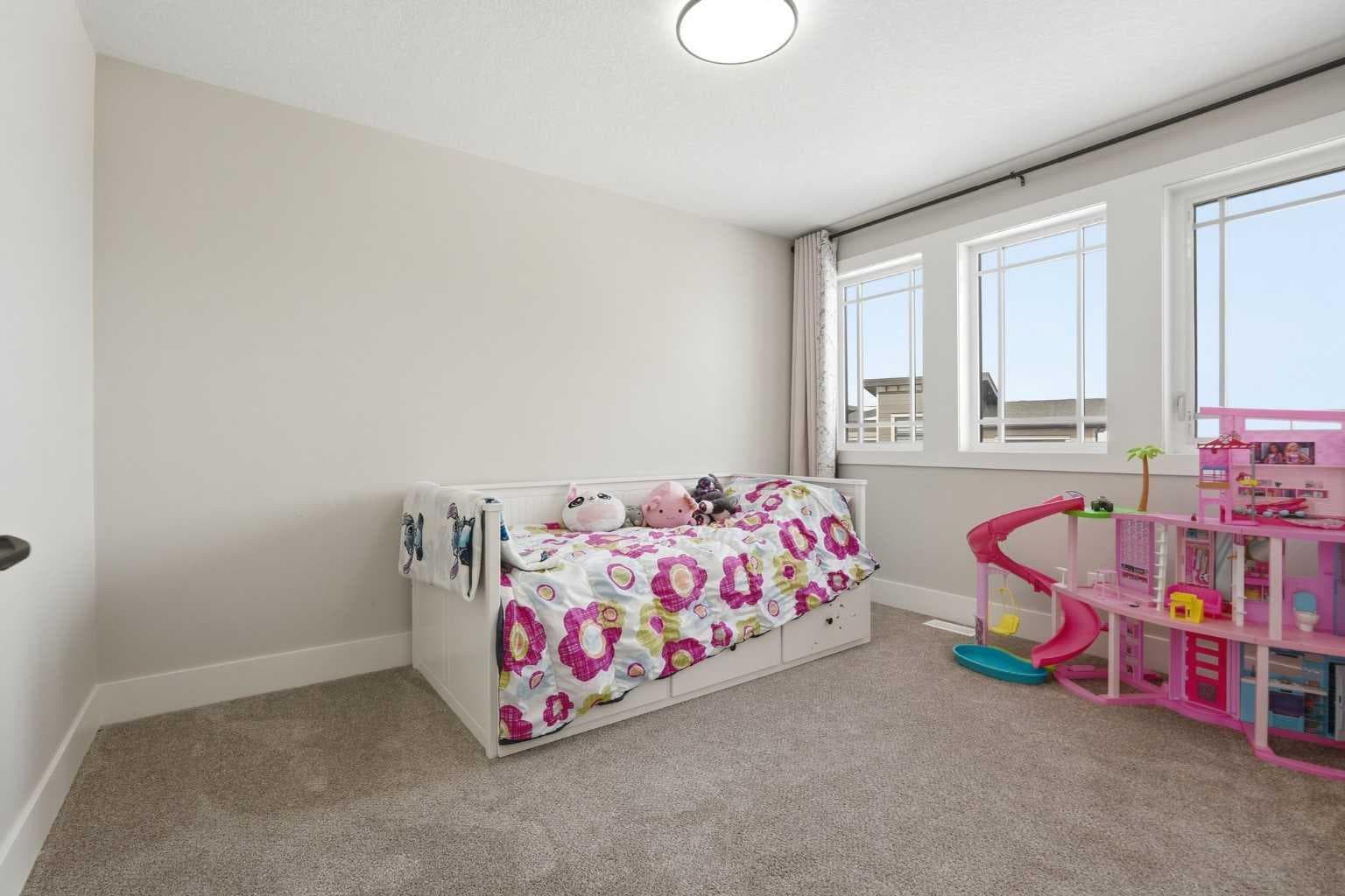 74 Alpine Gardens SW