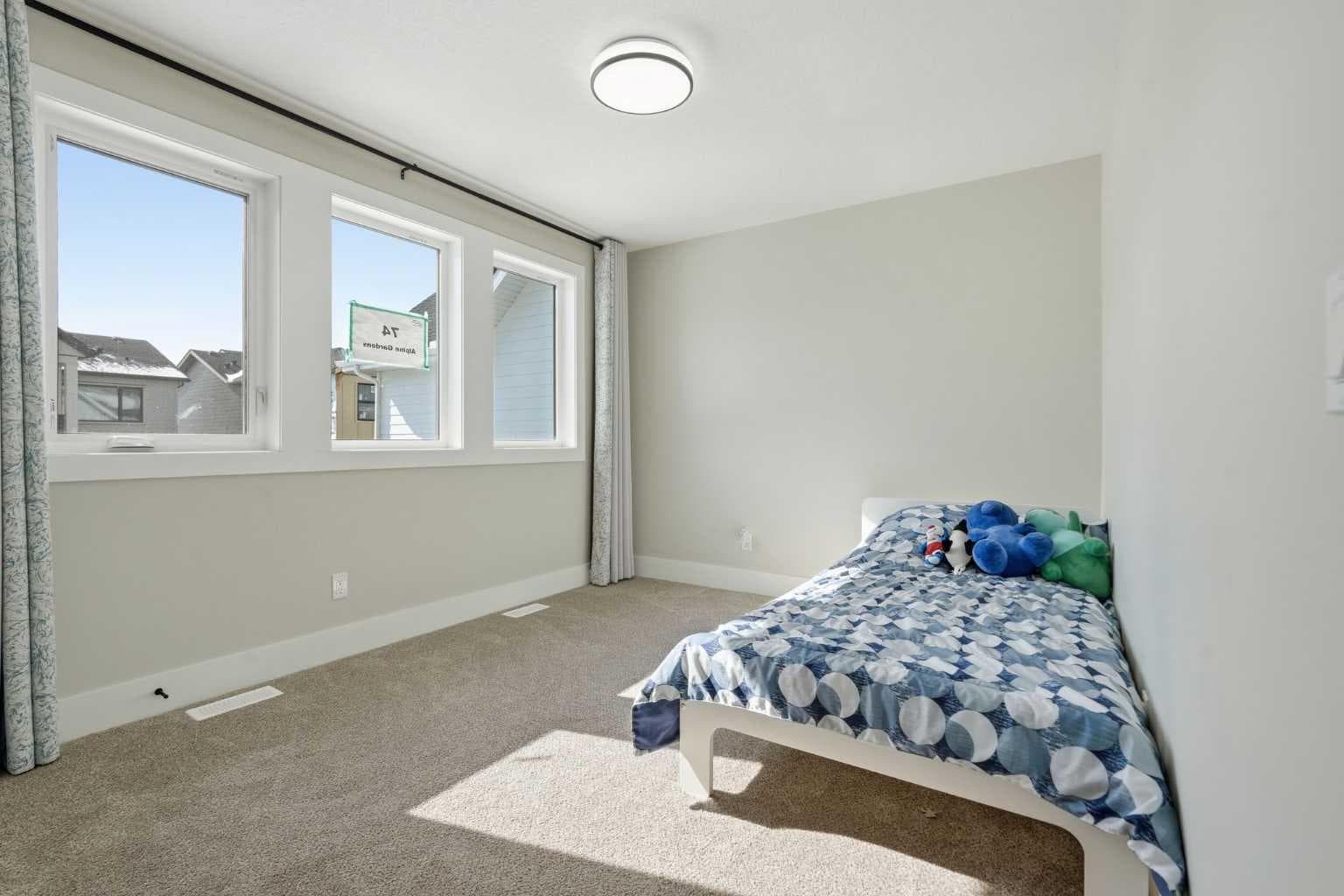 74 Alpine Gardens SW