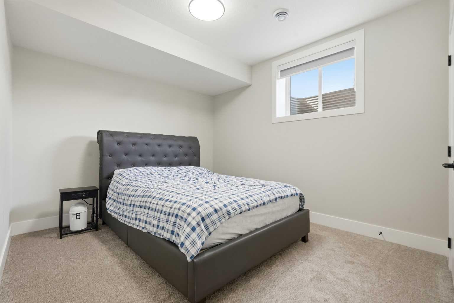 74 Alpine Gardens SW