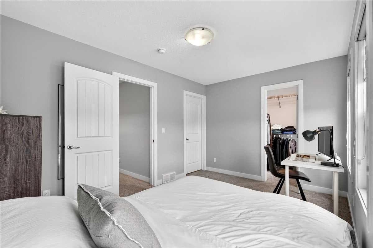 137 Cranbrook Cove SE
