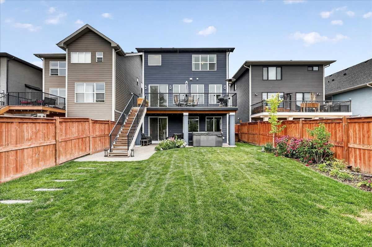 137 Cranbrook Cove SE