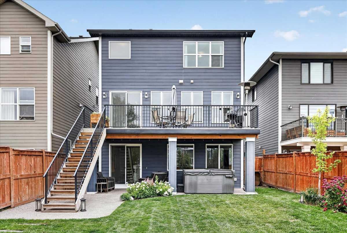 137 Cranbrook Cove SE