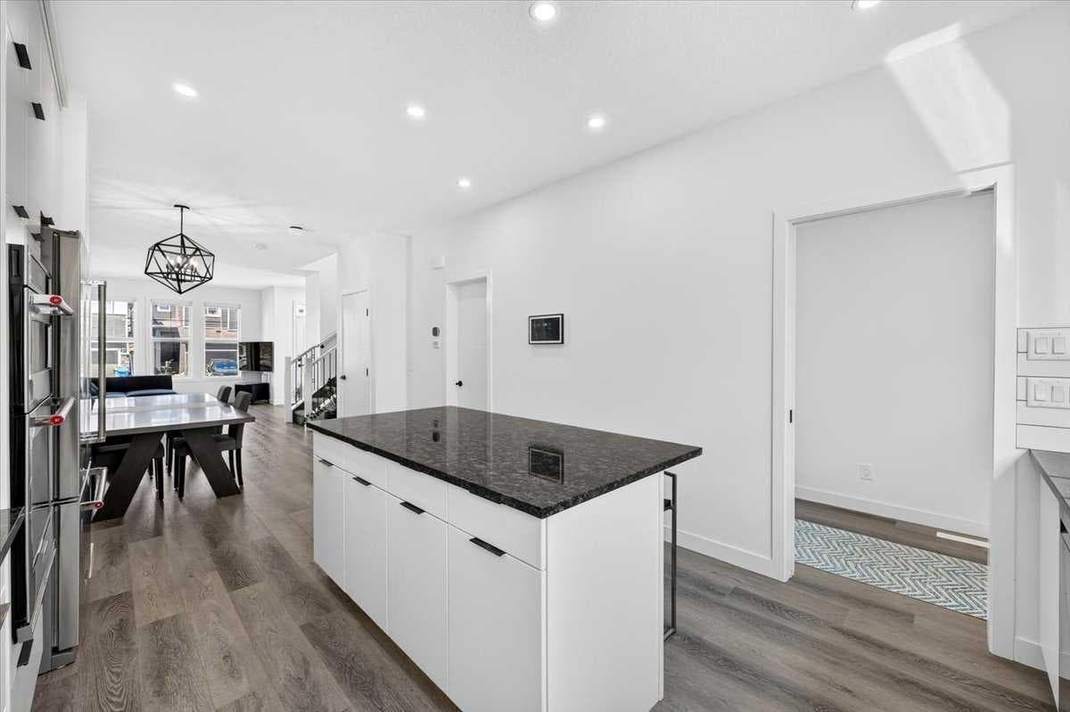 40 Amblefield View NW