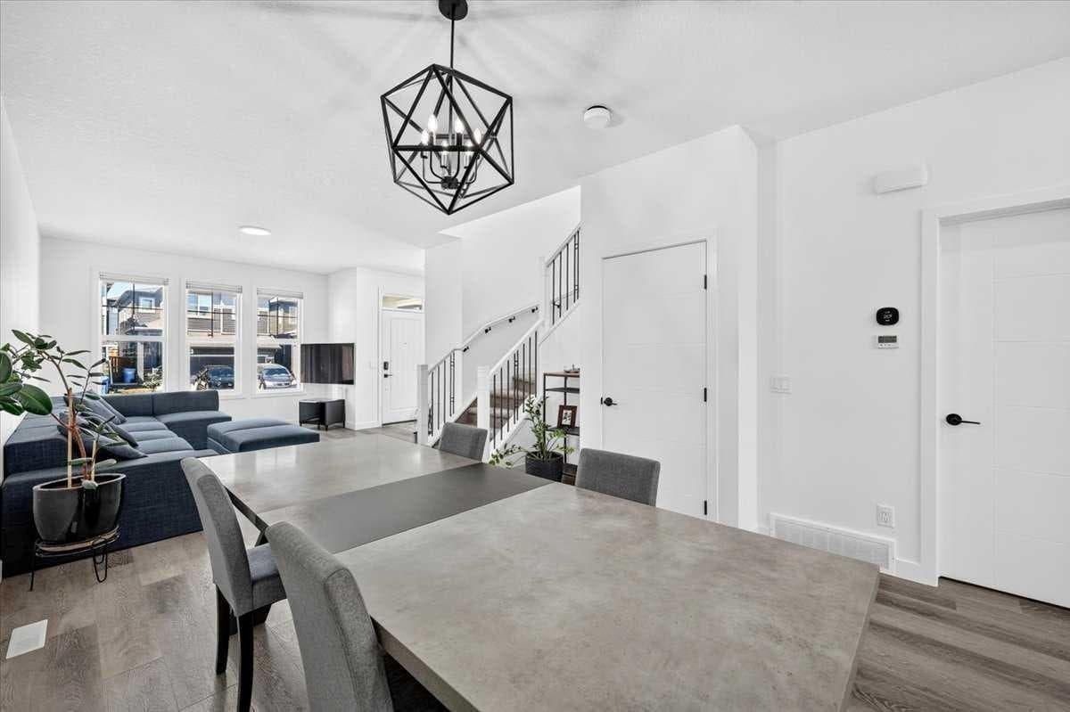 40 Amblefield View NW
