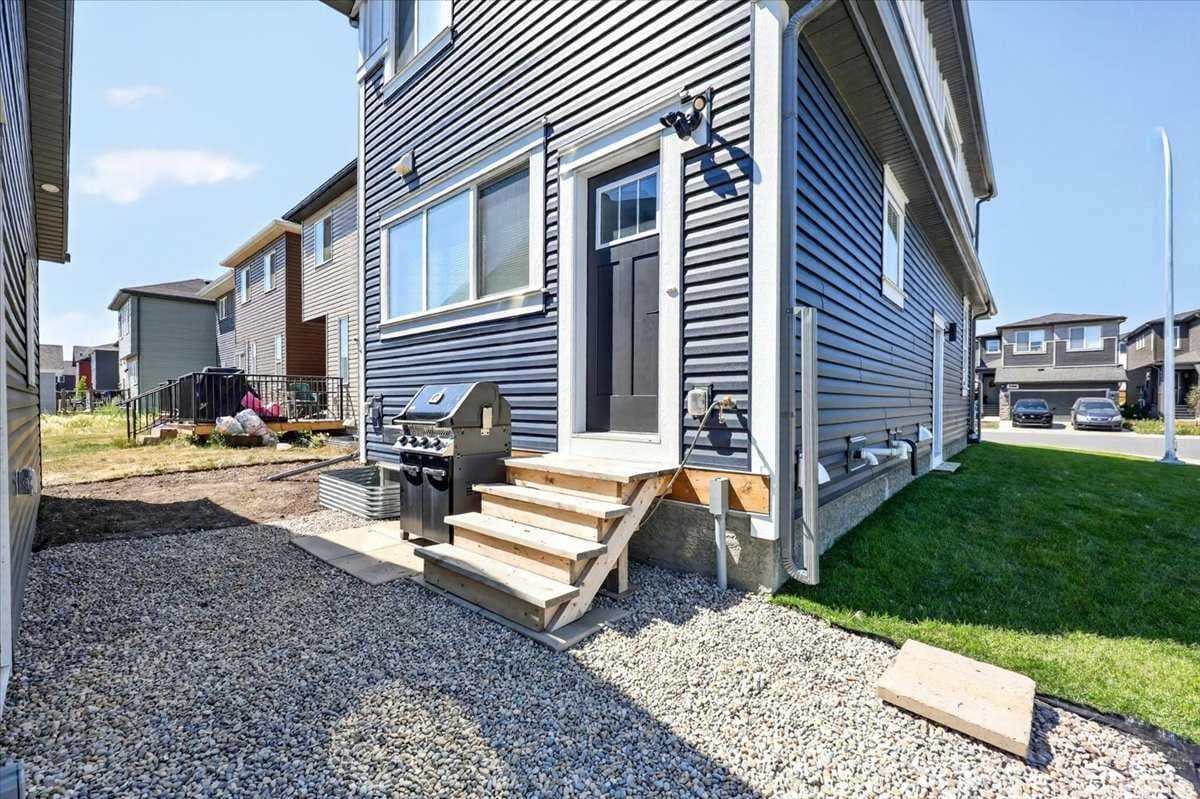 40 Amblefield View NW