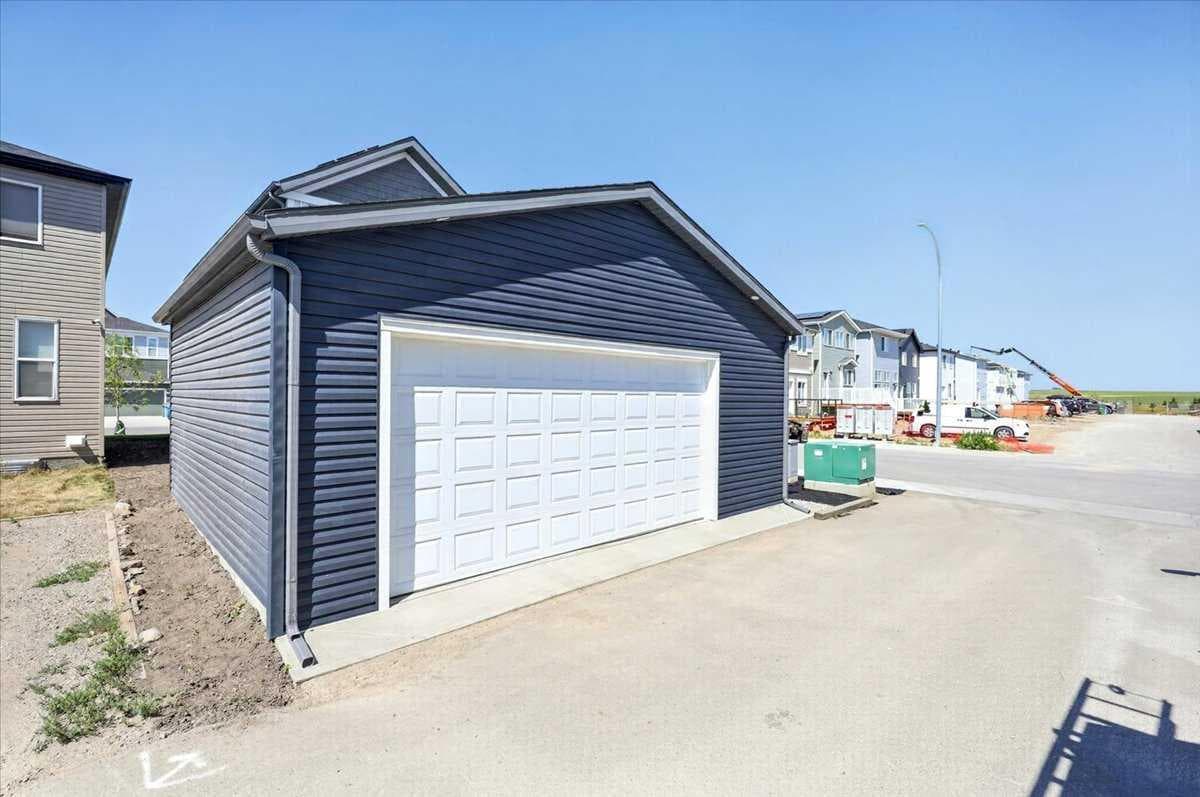 40 Amblefield View NW